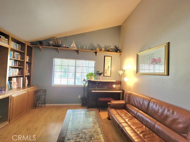 Detail Gallery Image 9 of 29 For 44239 Ruthron Ave, Lancaster,  CA 93536 - 33 Beds | 2 Baths