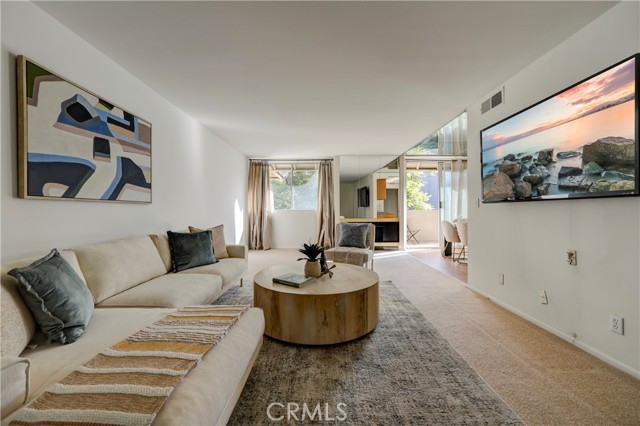 14141 Dickens, Sherman Oaks CA: https://media.crmls.org/medias/13d0d199-82d8-480a-be0d-5c1fbaf071b5.jpg