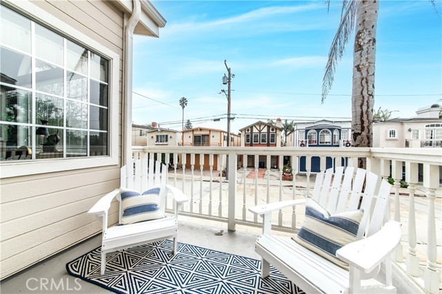 Detail Gallery Image 5 of 39 For 1025 4th St, Hermosa Beach,  CA 90254 - 3 Beds | 2/1 Baths