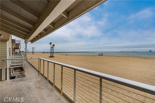 1207 Seal Way, Seal Beach CA: https://media.crmls.org/medias/13d21b43-00d5-41aa-8372-24c818759eb0.jpg