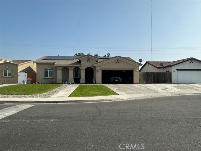 Detail Gallery Image 2 of 23 For 1611 Brea St, Bakersfield,  CA 93307 - 3 Beds | 2 Baths