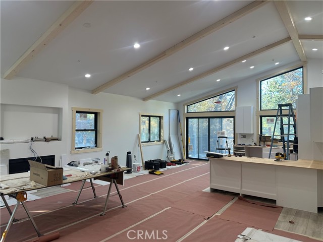 Detail Gallery Image 10 of 14 For 556 Lucerne Dr, Big Bear Lake,  CA 92315 - 5 Beds | 3/1 Baths