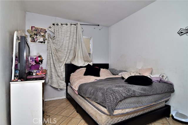 Detail Gallery Image 17 of 28 For 14807 Oro Grande, Sylmar,  CA 91342 - 5 Beds | 3 Baths