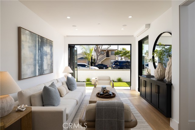Detail Gallery Image 18 of 50 For 1313 Ocean Ave, Seal Beach,  CA 90740 - 3 Beds | 3/1 Baths