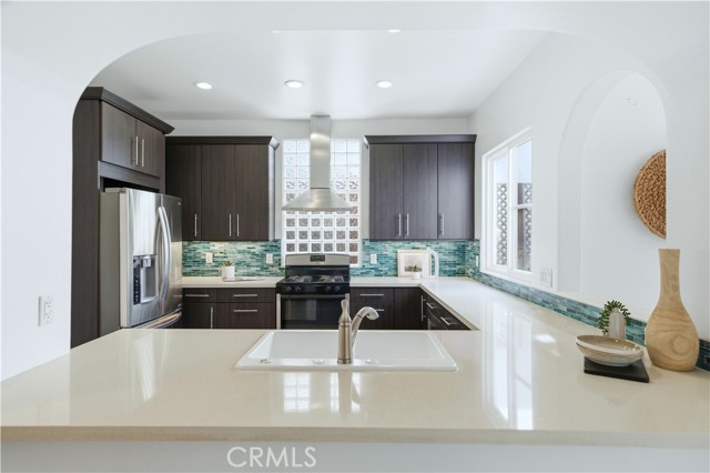 Detail Gallery Image 16 of 46 For 108 Roycroft Ave, Long Beach,  CA 90803 - 4 Beds | 3/1 Baths