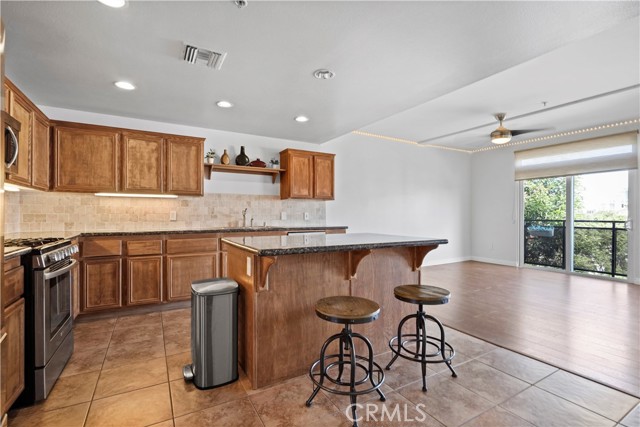 13200 Pacific Promenade, Playa Vista CA: https://media.crmls.org/medias/13d465a3-9eb7-4acd-8609-c2977605e585.jpg