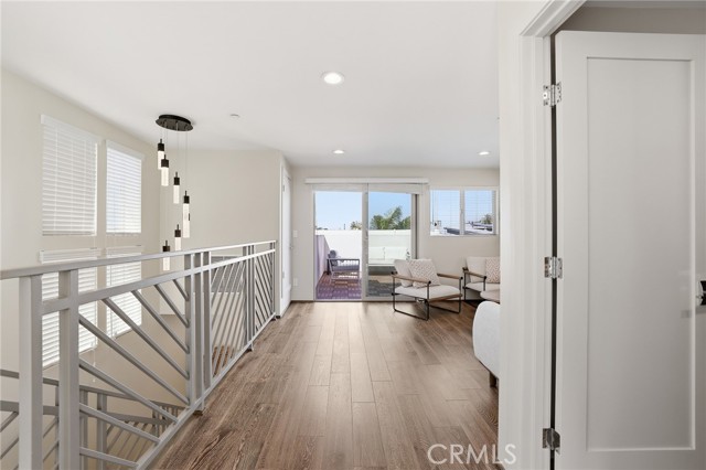 Detail Gallery Image 46 of 67 For 1745 Spreckels Ln, Redondo Beach,  CA 90278 - 3 Beds | 4/1 Baths