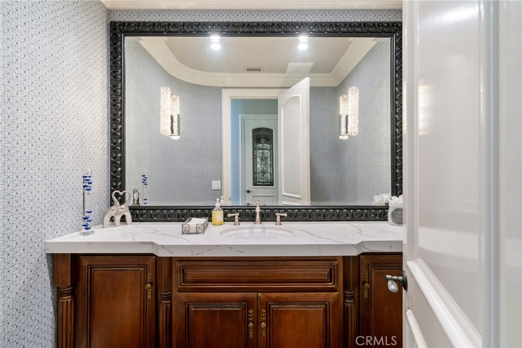 MLS #OC25186135 img 36