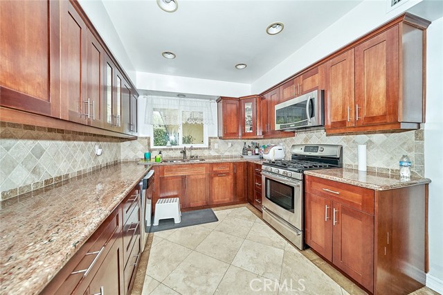 Detail Gallery Image 10 of 22 For 11640 Verada Ave, Granada Hills,  CA 91344 - 4 Beds | 2 Baths