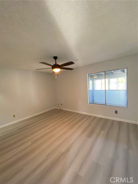 Detail Gallery Image 4 of 6 For 19724 Avenue of the Oaks, Canyon Country,  CA 91321 - 2 Beds | 2 Baths