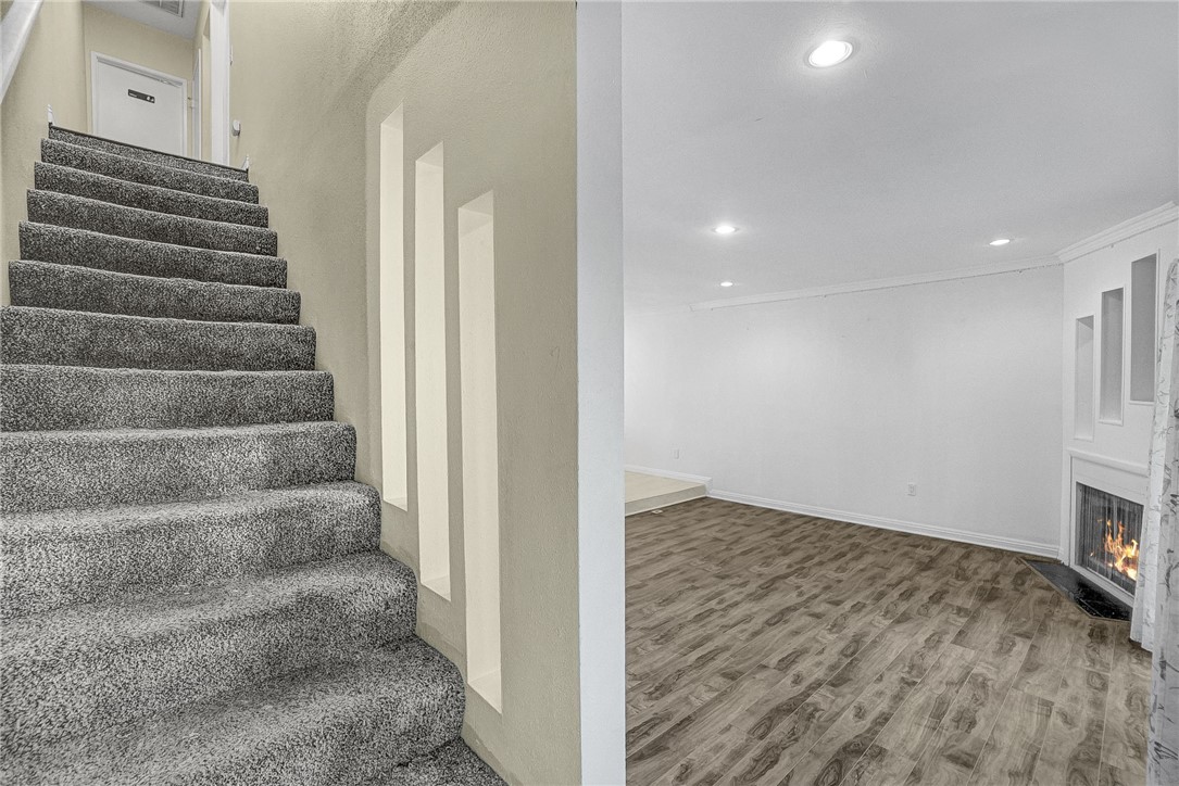 Detail Gallery Image 15 of 40 For 14435 Valerio St #10,  Van Nuys,  CA 91405 - 3 Beds | 2/1 Baths
