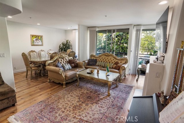 Detail Gallery Image 3 of 15 For 1819 Holmby #104,  Los Angeles,  CA 90025 - 2 Beds | 3 Baths