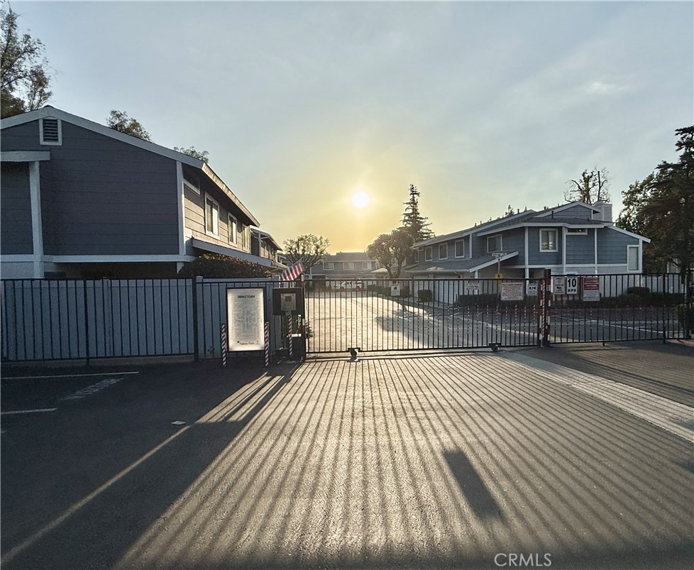 https://media.crmls.org/medias/13d7abf3-d745-452c-a780-4427582aed96.jpg?preset=X-Large