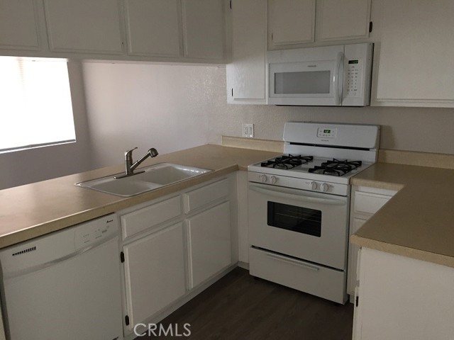 Detail Gallery Image 14 of 20 For 12617 Eucalyptus Ave, Hawthorne,  CA 90250 - – Beds | – Baths