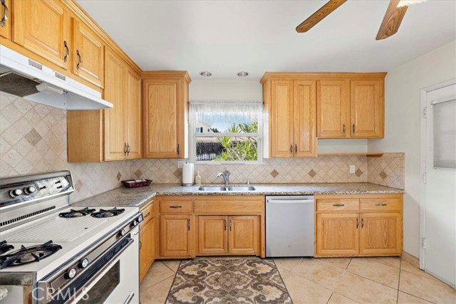 Image 6 of 27 For 737 Charter Drive