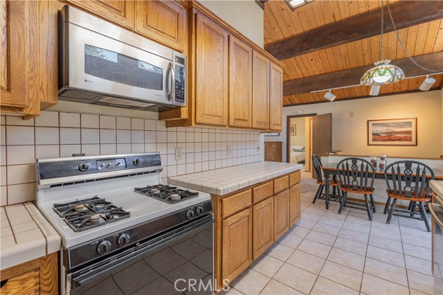 Detail Gallery Image 16 of 46 For 913 Mountain Ln, Big Bear City,  CA 92314 - 3 Beds | 2 Baths