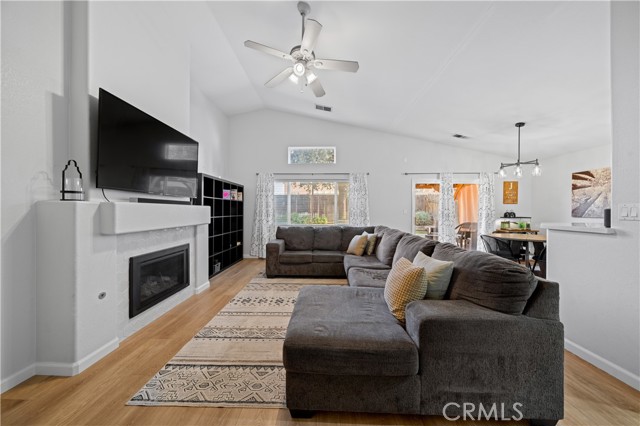 Detail Gallery Image 8 of 36 For 5314 Silvergate, Bakersfield,  CA 93313 - 3 Beds | 2 Baths