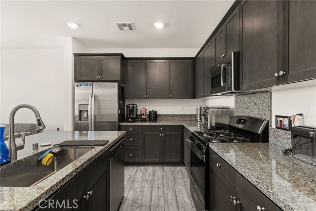 Detail Gallery Image 15 of 35 For 16680 Wyndham Ln #3,  Fontana,  CA 92336 - 2 Beds | 2/1 Baths