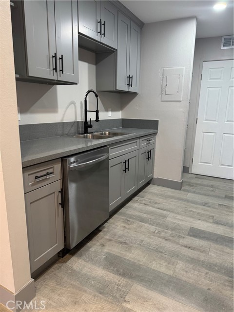 Detail Gallery Image 6 of 48 For 7445 Laurelgrove Ave #2,  North Hollywood,  CA 91605 - 3 Beds | 2 Baths