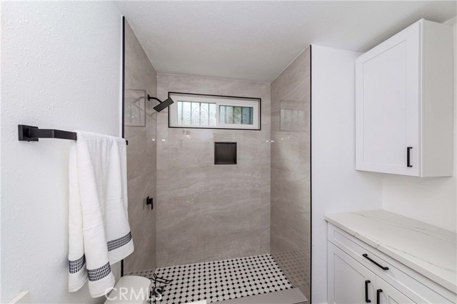 Detail Gallery Image 11 of 22 For 10515 Hickory St, Los Angeles,  CA 90002 - 4 Beds | 2 Baths