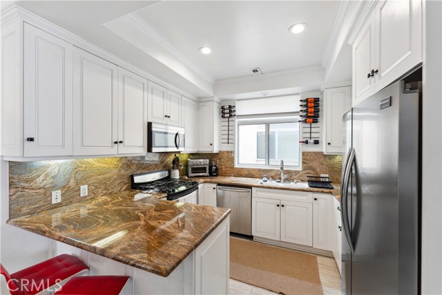 Detail Gallery Image 14 of 28 For 608 Clubhouse Ave, Newport Beach,  CA 92663 - 3 Beds | 2 Baths