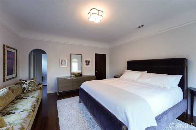 Detail Gallery Image 9 of 39 For 1949 N Catalina Street, –,  CA 90027 - 6 Beds | 5 Baths