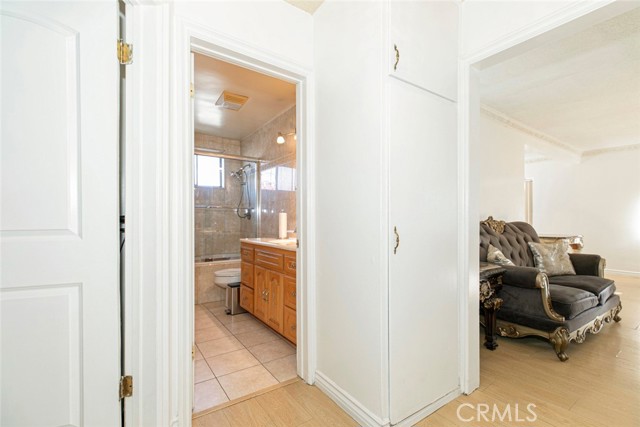 Detail Gallery Image 15 of 29 For 1748 N Kenmore Ave #203,  Los Angeles,  CA 90027 - 2 Beds | 2 Baths