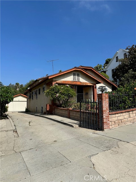 5255 Sumner Avenue, Los Angeles CA: https://media.crmls.org/medias/13deecb8-906c-45ce-86d3-39f3fd6f739b.jpg
