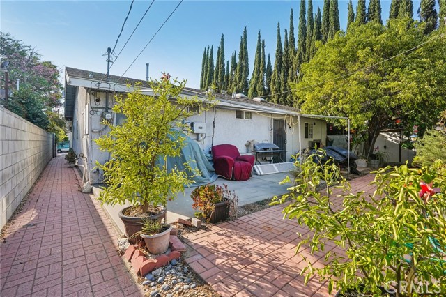 5810 Denny Avenue, North Hollywood CA: https://media.crmls.org/medias/13df2a1e-4631-40ea-9488-7cfb9f73261b.jpg