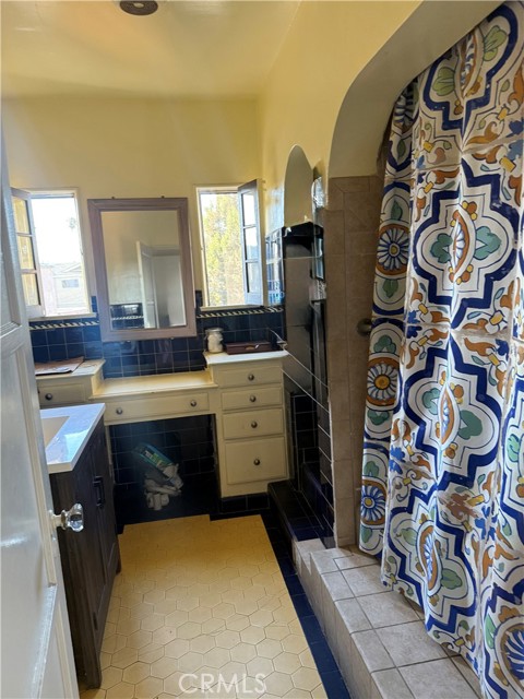 Detail Gallery Image 11 of 11 For 2171 Zoe Ave, Huntington Park,  CA 90255 - 5 Beds | 2 Baths