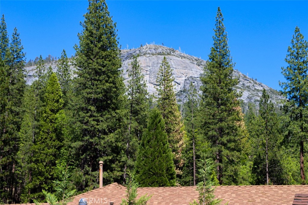 https://media.crmls.org/medias/13e0d9d0-fc59-483d-9f5e-c05a7f188805.jpg?preset=X-Large