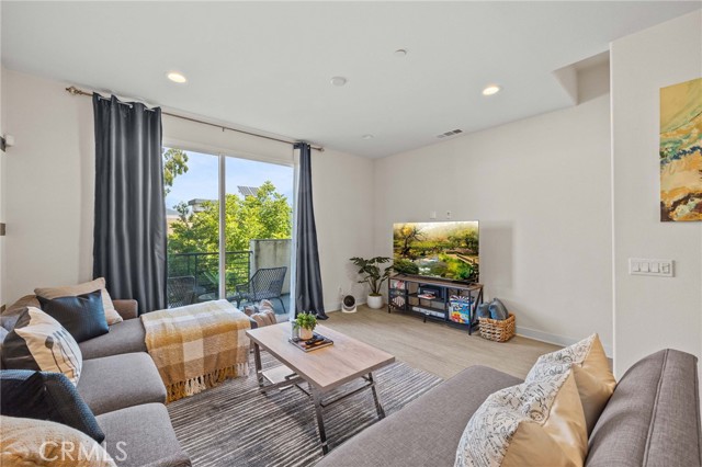9040 Garvey Avenue, Rosemead CA: https://media.crmls.org/medias/13e1213b-95ee-44e3-83de-d1e5471c2b10.jpg