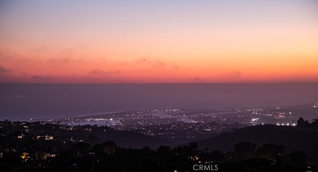 https://media.crmls.org/medias/13e19fd4-b7fa-4d62-b4c2-38e36f788381.jpg?preset=X-Large