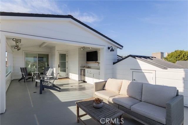 Detail Gallery Image 51 of 65 For 400 40th Street, Newport Beach,  CA 92663 - 7 Beds | 6/2 Baths