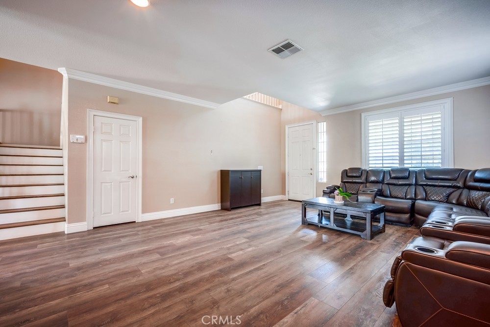 MLS #WS25167113 img 8