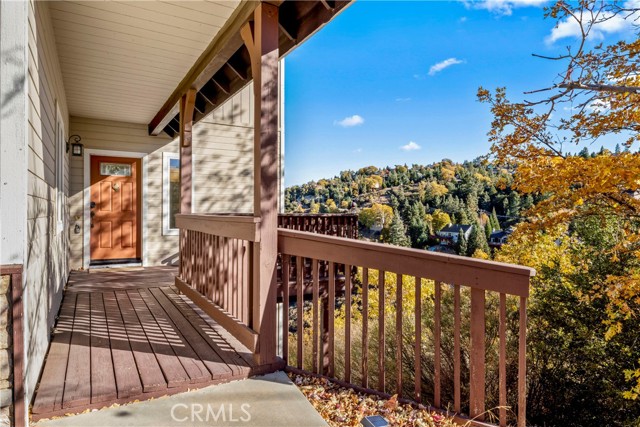 Detail Gallery Image 2 of 40 For 949 Trinity Dr, Lake Arrowhead,  CA 92352 - 3 Beds | 2/1 Baths