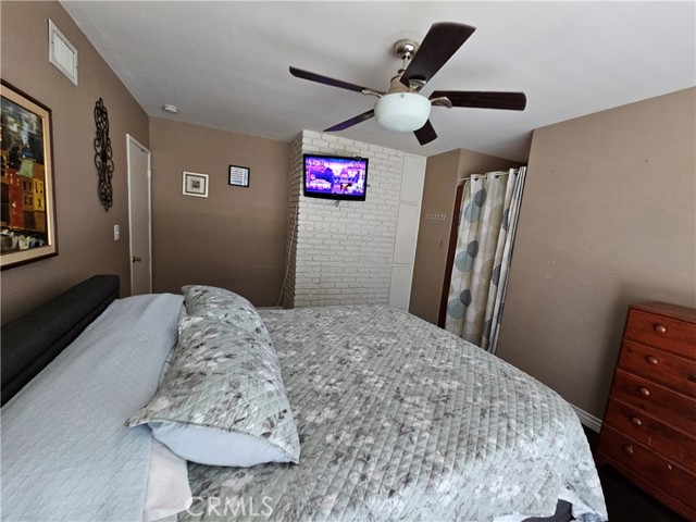 5573 Bonnie Brae Street, Montclair CA: https://media.crmls.org/medias/13e43dad-4bb0-4fe9-9fad-a7b011e5b51b.jpg