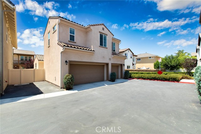 13016 Waterlily Way, Chino CA: https://media.crmls.org/medias/13e691aa-8e83-4a11-8303-eed4c19f7c13.jpg