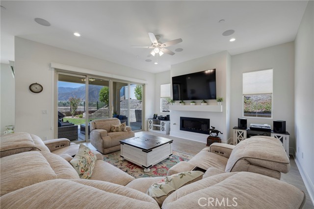 Detail Gallery Image 11 of 65 For 11537 Alton Dr, Corona,  CA 92883 - 2 Beds | 2 Baths