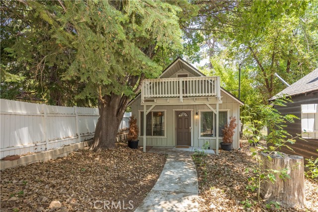 989 Cameron Drive, Big Bear Lake CA: https://media.crmls.org/medias/13e782f1-11cd-4a6a-90fb-30559a3594e7.jpg