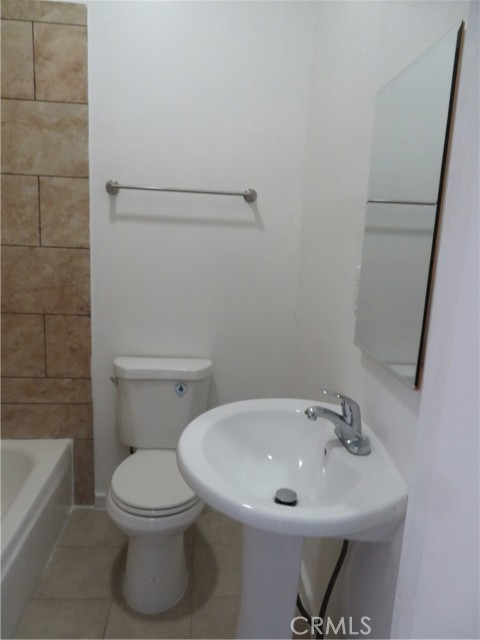 Detail Gallery Image 17 of 19 For 156 E Colden, Los Angeles,  CA 90003 - 2 Beds | 1 Baths