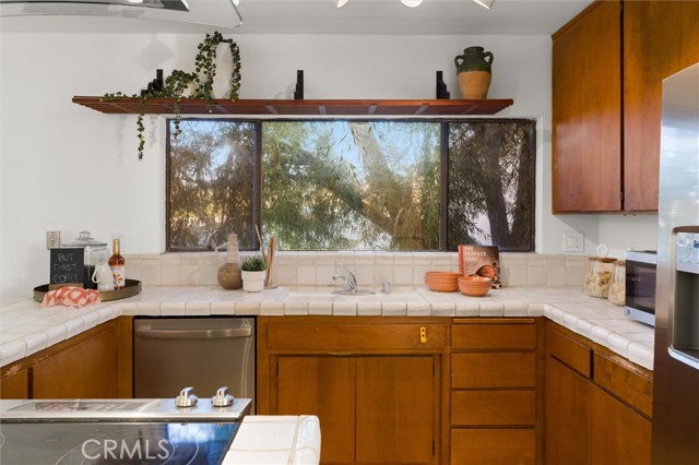 Detail Gallery Image 17 of 59 For 3740 Barbara, San Pedro,  CA 90731 - 2 Beds | 2/1 Baths