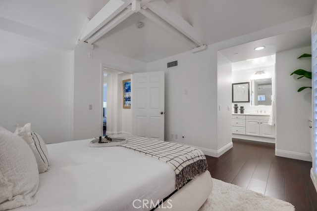 2569 Bungalow Place, Corona del Mar CA: https://media.crmls.org/medias/13e866d3-a519-4dac-b701-e004d7966cce.jpg