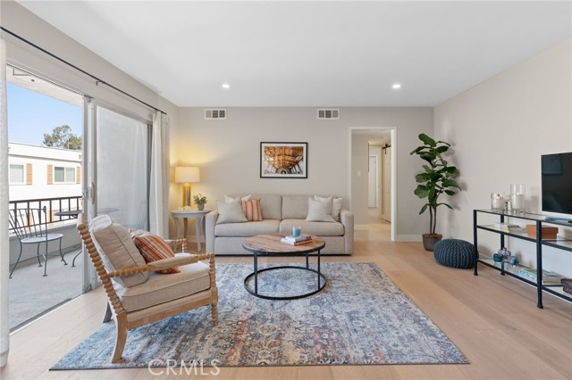 Detail Gallery Image 2 of 26 For 10707 Camarillo St #314,  North Hollywood,  CA 91602 - 2 Beds | 2 Baths