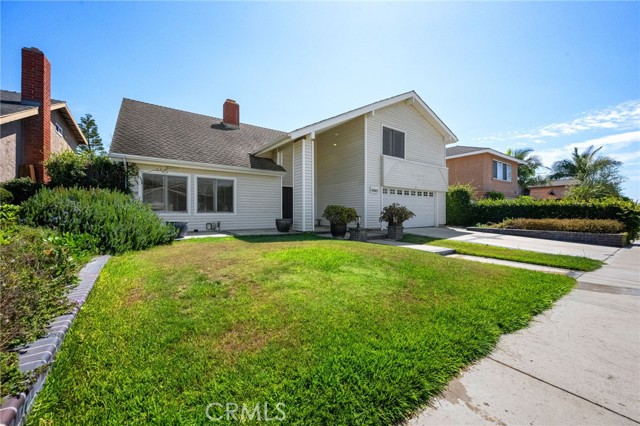 9882 Kings Canyon Drive, Huntington Beach CA: https://media.crmls.org/medias/13ea3103-ad71-4419-a473-4d31543b5ba5.jpg