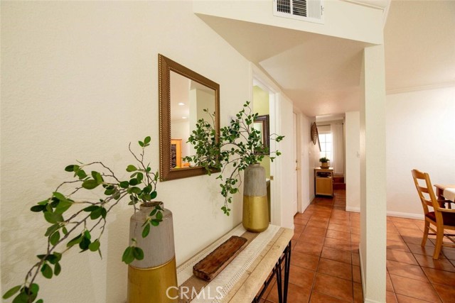 Detail Gallery Image 4 of 62 For 7310 Balboa Bld #F,  Van Nuys,  CA 91406 - 2 Beds | 3 Baths