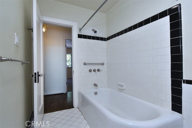 Detail Gallery Image 16 of 27 For 14712 Tustin St, Sherman Oaks,  CA 91403 - 3 Beds | 2 Baths