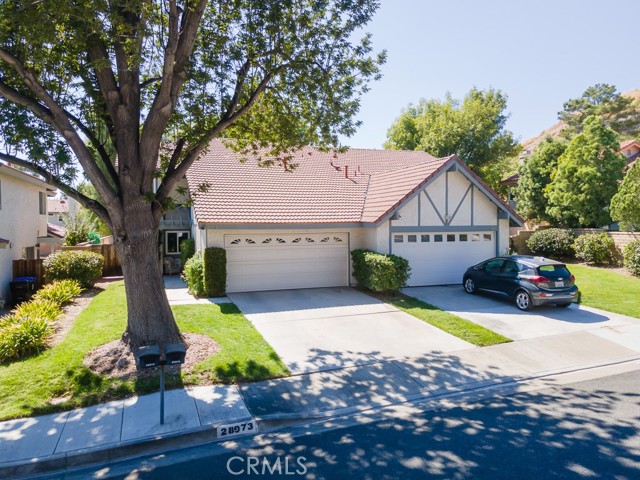 Detail Gallery Image 3 of 44 For 28973 Sam Pl, Canyon Country,  CA 91387 - 4 Beds | 3 Baths