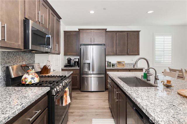 Detail Gallery Image 14 of 66 For 32613 Brunello Way, Temecula,  CA 92591 - 4 Beds | 3 Baths
