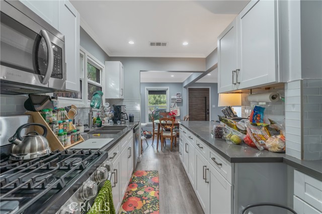 11938 Exposition Boulevard, Los Angeles CA: https://media.crmls.org/medias/13ecb8f2-d2ac-41a9-bbc5-795b68f158b1.jpg